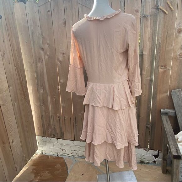 Iris & Ink Ruffled tiered crepe dress size 8 beige pink - Picture 6 of 11